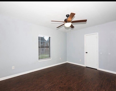 2719 Virginia Street - Photo Thumbnail 4