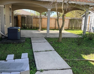 15823 Regal Trace Lane - Photo Thumbnail 16