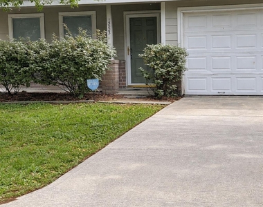 15823 Regal Trace Lane - Photo Thumbnail 2