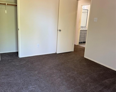 15823 Regal Trace Lane - Photo Thumbnail 21