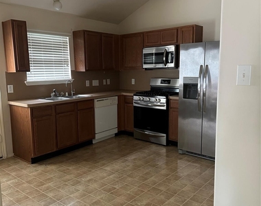 15823 Regal Trace Lane - Photo Thumbnail 13
