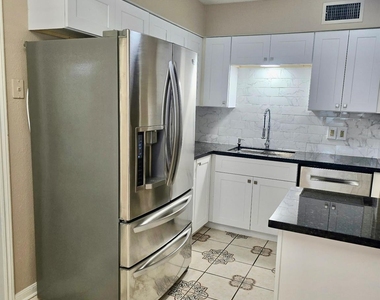 5510 Deep Forest Drive - Photo Thumbnail 6