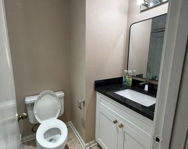 5510 Deep Forest Drive - Photo Thumbnail 3