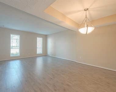 10217 Longmont Drive - Photo Thumbnail 7