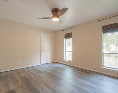 10217 Longmont Drive - Photo Thumbnail 27