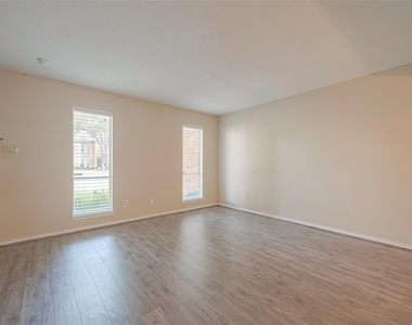 10217 Longmont Drive - Photo Thumbnail 8