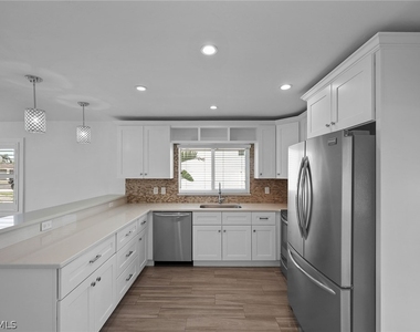 527 109th Avenue N - Photo Thumbnail 9