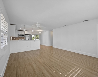 527 109th Avenue N - Photo Thumbnail 5
