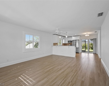 527 109th Avenue N - Photo Thumbnail 6