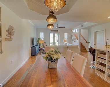 572 11th Avenue S - Photo Thumbnail 5