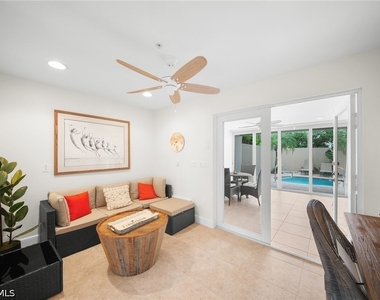572 11th Avenue S - Photo Thumbnail 4