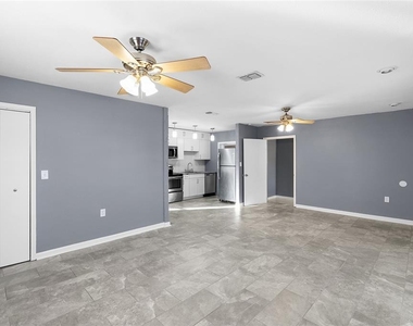 3611 W Anderson Avenue - Photo Thumbnail 5