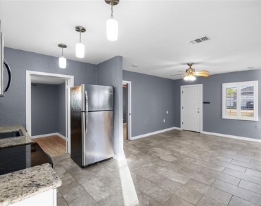 3611 W Anderson Avenue - Photo Thumbnail 3