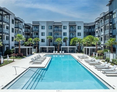 5127 W Tyson Avenue - Photo Thumbnail 5
