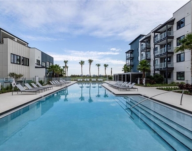 5127 W Tyson Avenue - Photo Thumbnail 2