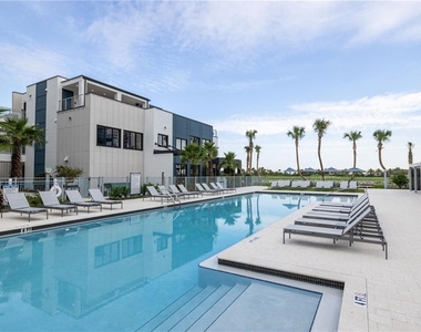 5127 W Tyson Avenue - Photo Thumbnail 5