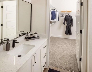5127 W Tyson Avenue - Photo Thumbnail 61