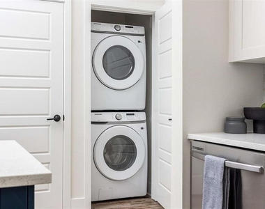 5127 W Tyson Avenue - Photo Thumbnail 60