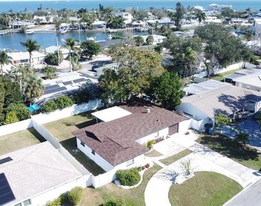 2502 Tropical Shores Drive Se - Photo Thumbnail 2