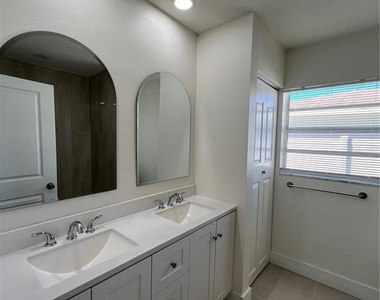 2502 Tropical Shores Drive Se - Photo Thumbnail 28