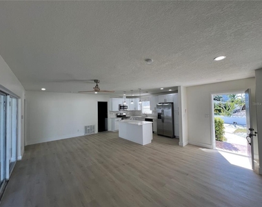 2502 Tropical Shores Drive Se - Photo Thumbnail 10