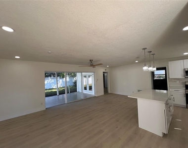 2502 Tropical Shores Drive Se - Photo Thumbnail 9