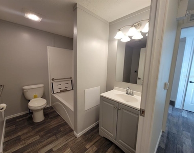 5700 Holiday Park Boulevard - Photo Thumbnail 10