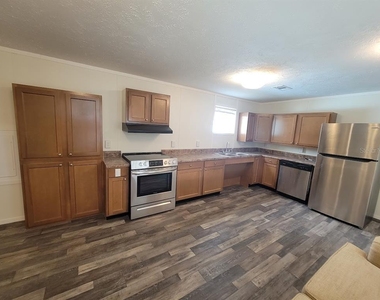 5700 Holiday Park Boulevard - Photo Thumbnail 9