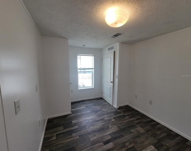 5700 Holiday Park Boulevard - Photo Thumbnail 14