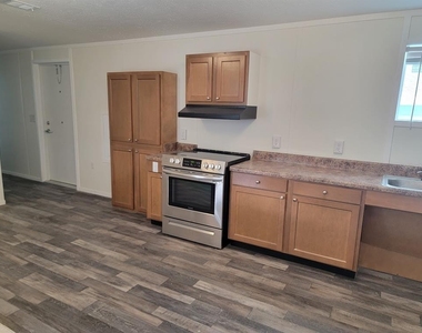 5700 Holiday Park Boulevard - Photo Thumbnail 6