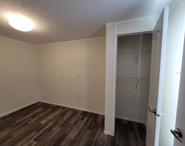 5700 Holiday Park Boulevard - Photo Thumbnail 12