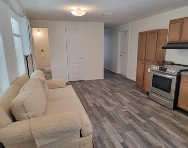 5700 Holiday Park Boulevard - Photo Thumbnail 7