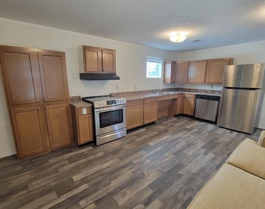 5700 Holiday Park Boulevard - Photo Thumbnail 2
