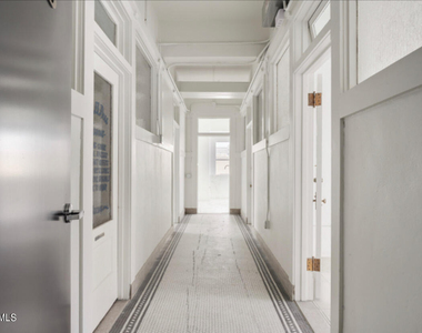 115 N Mesa Street - Photo Thumbnail 3