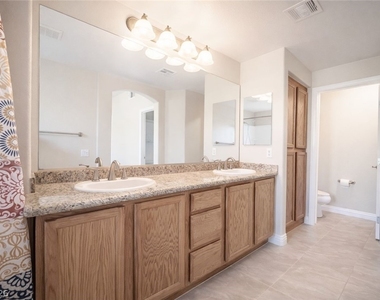 825 Canterra Street - Photo Thumbnail 6