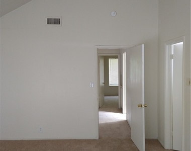 4760 Woodridge Road - Photo Thumbnail 18
