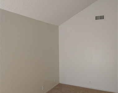 4760 Woodridge Road - Photo Thumbnail 21