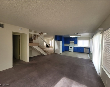 4760 Woodridge Road - Photo Thumbnail 36