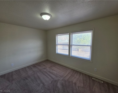 1590 Mustang Drive - Photo Thumbnail 32