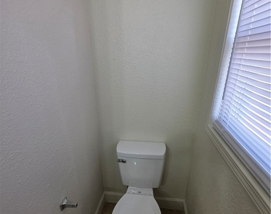 1590 Mustang Drive - Photo Thumbnail 27