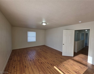 1590 Mustang Drive - Photo Thumbnail 7