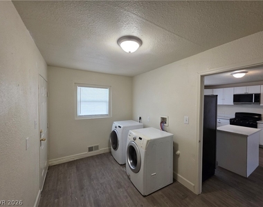 1590 Mustang Drive - Photo Thumbnail 92