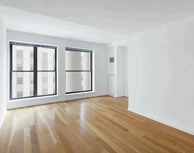 37 Wall Street - Photo Thumbnail 2