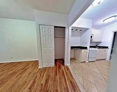 258 East 78th Street - Photo Thumbnail 2