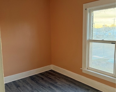 106 W 2nd Street - Photo Thumbnail 8