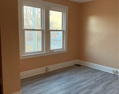 106 W 2nd Street - Photo Thumbnail 7