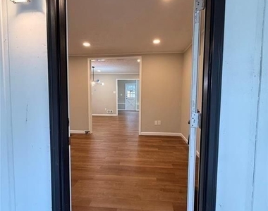 1055 Pinecrest Drive - Photo Thumbnail 10