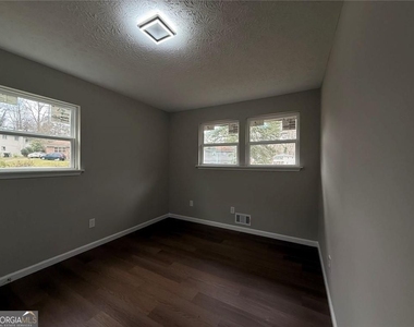 1055 Pinecrest Drive - Photo Thumbnail 56