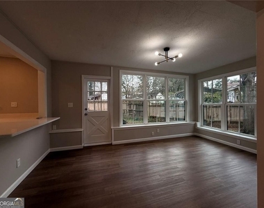 1055 Pinecrest Drive - Photo Thumbnail 18