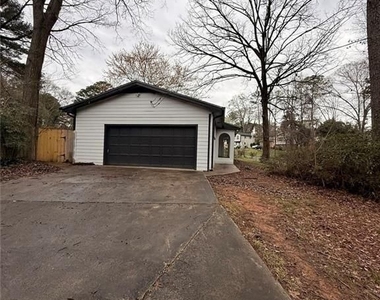 1055 Pinecrest Drive - Photo Thumbnail 5